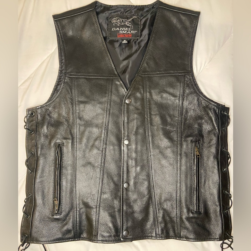 Black Leather Motorcycle Vest Men’s M. Conceal to carry pockets